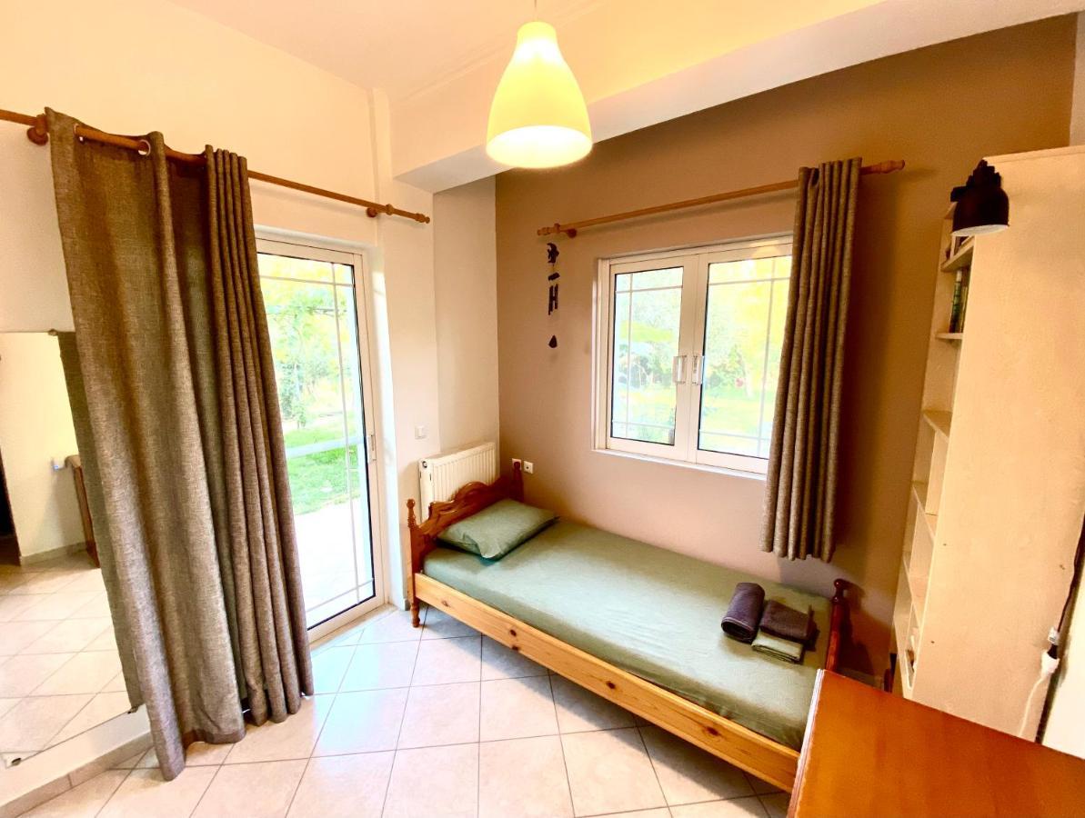 Cottage House,With Big Garden & Lawn Amaliada Luaran gambar
